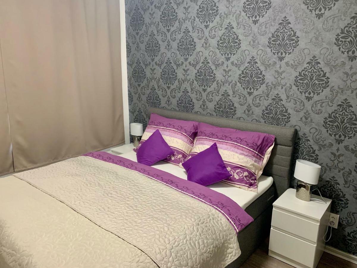 Apartment Rs *