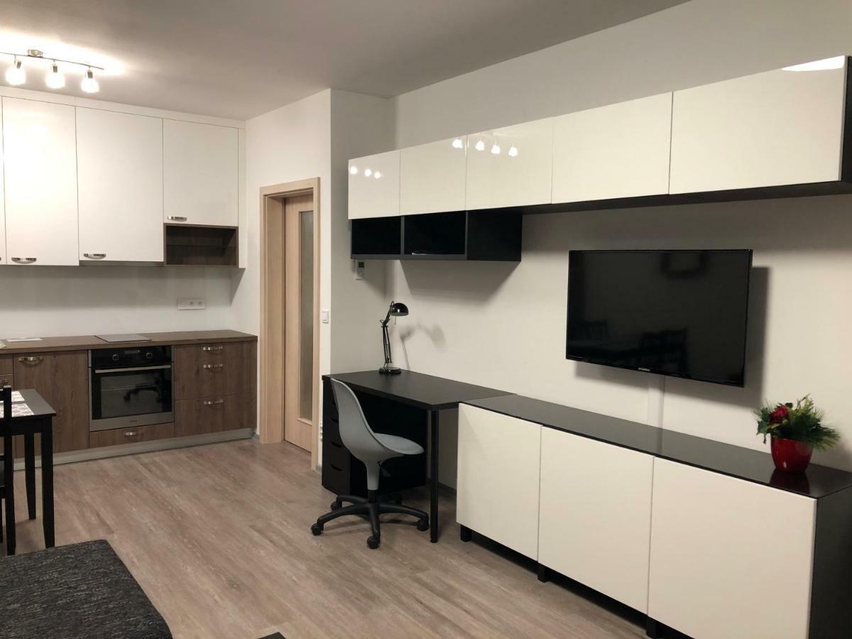Apartment Rs *