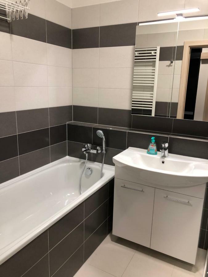 Apartment Rs *