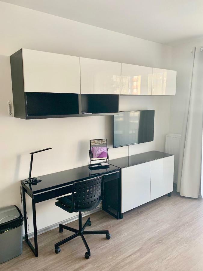 Apartment Rs *