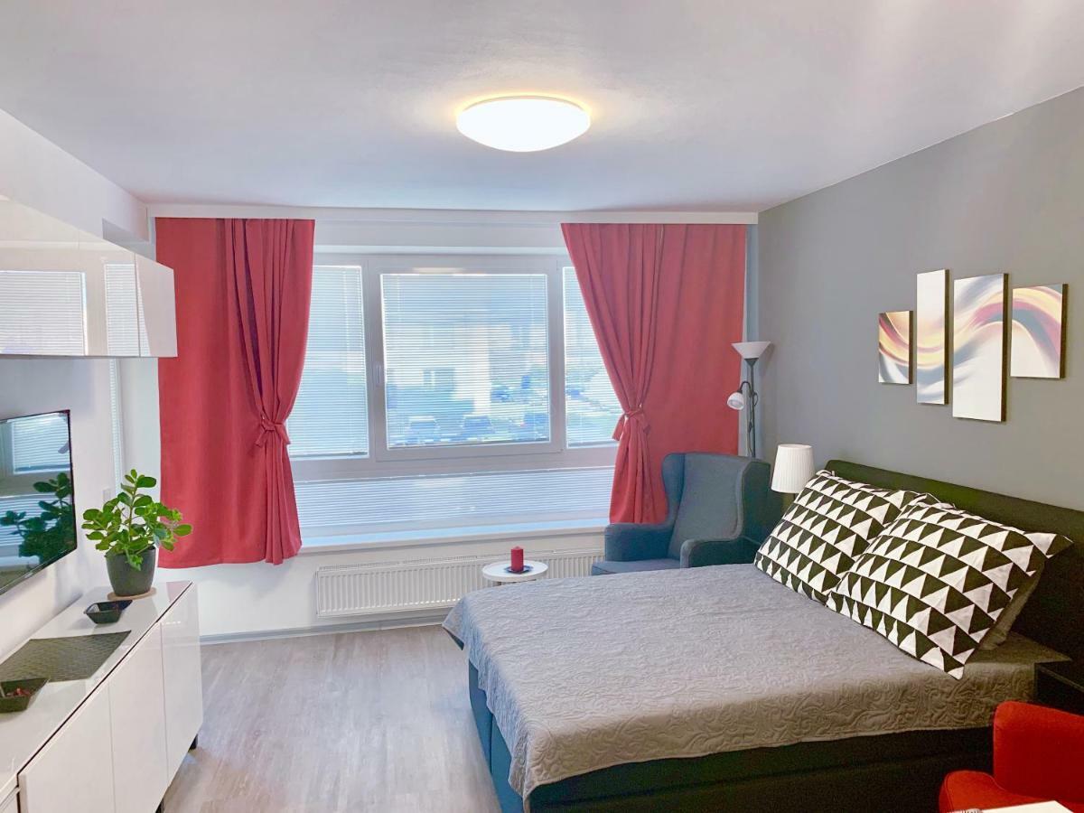 Apartment Rs *