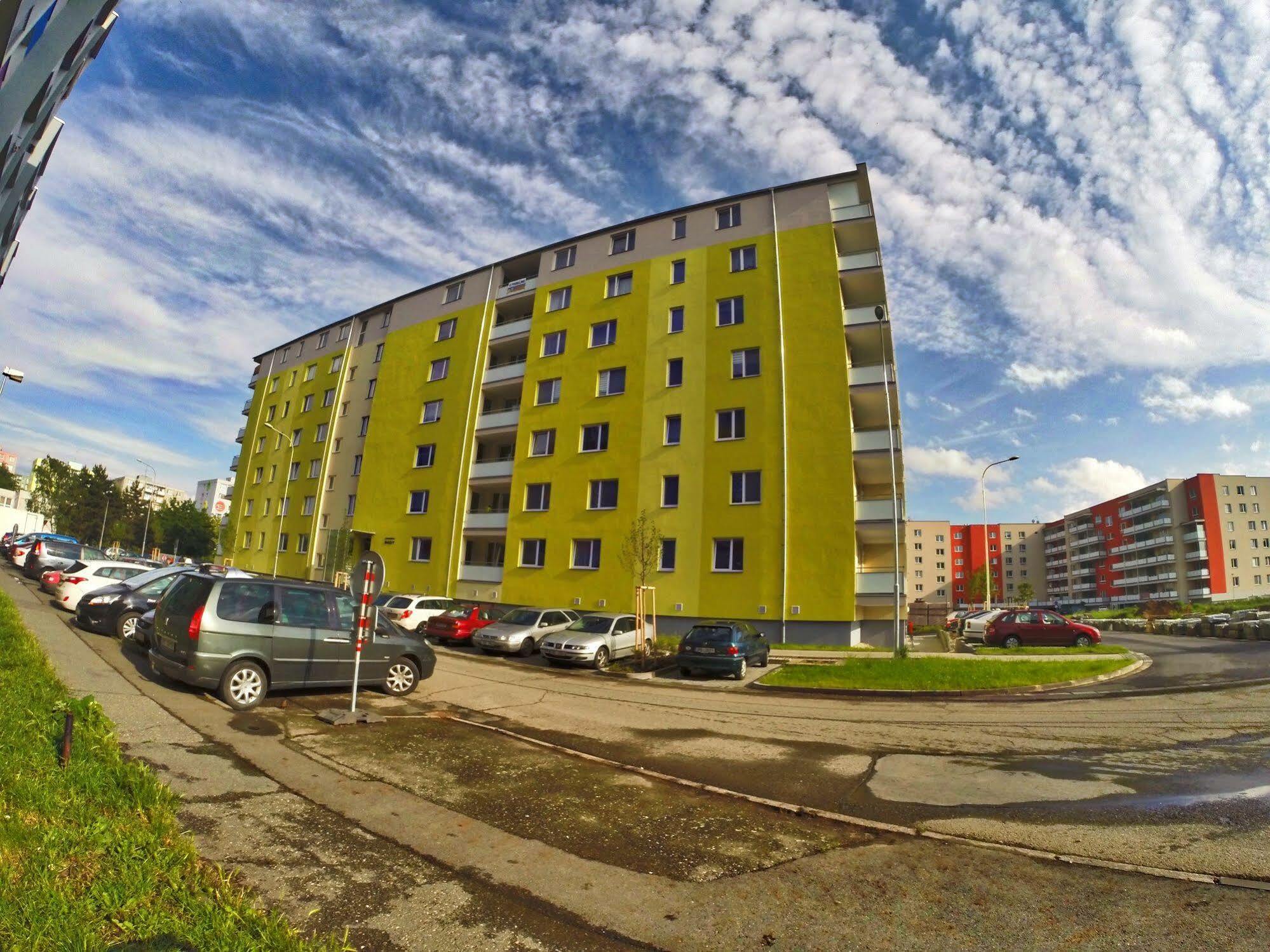 Apartment Rs *